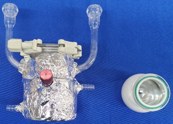 61dd4e5fde9d1.jpg Figure 3. Reactors for photocatalytic quantum yield measurement, reactor wrapped in tin foil (left) and blackbody reactor (right).jpg